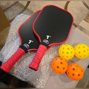 USA Pickleball Paddle Set with 4 Balls And Zipper Bag